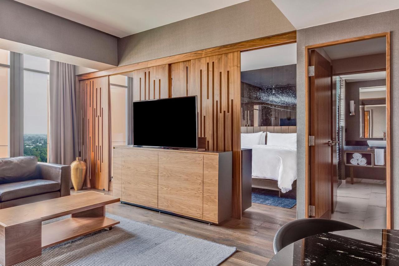 Fiesta Americana Viaducto Aeropuerto เม็กซิโกซิตี้ ภายนอก รูปภาพ A suite at the hotel