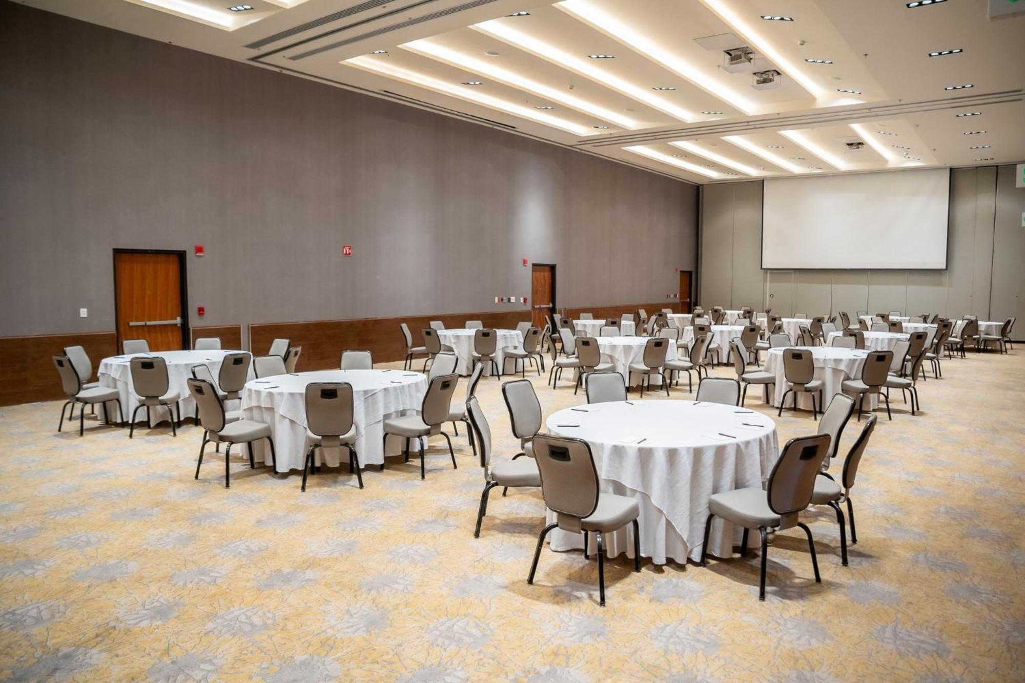 Fiesta Americana Viaducto Aeropuerto เม็กซิโกซิตี้ ภายนอก รูปภาพ The ballroom at the Embassy Suites
