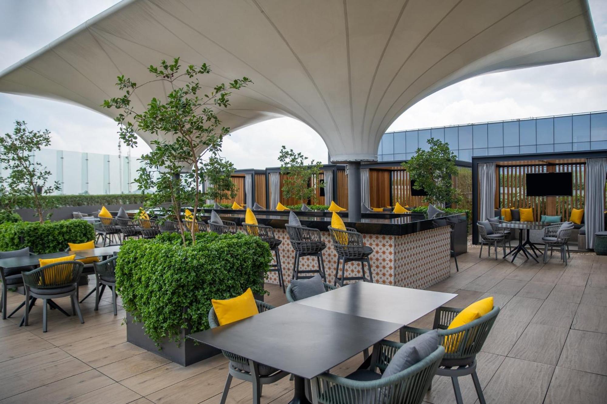 Fiesta Americana Viaducto Aeropuerto เม็กซิโกซิตี้ ภายนอก รูปภาพ The rooftop bar